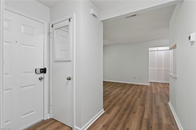 560 Candle Ln Apt 104, Newport News, VA 23608