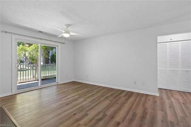 560 Candle Ln Apt 104, Newport News, VA 23608
