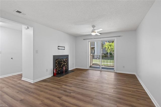 560 Candle Ln Apt 104, Newport News, VA 23608