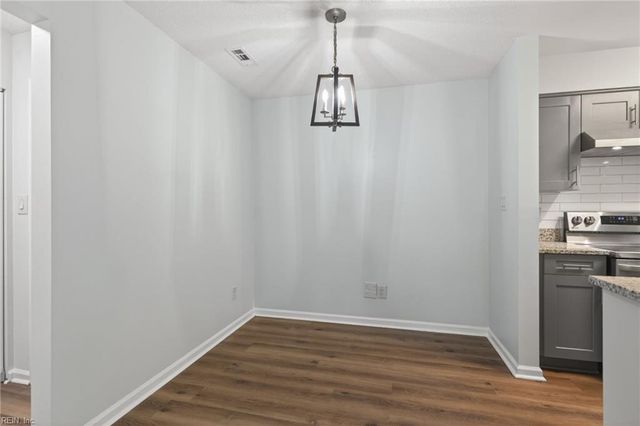 560 Candle Ln Apt 104, Newport News, VA 23608