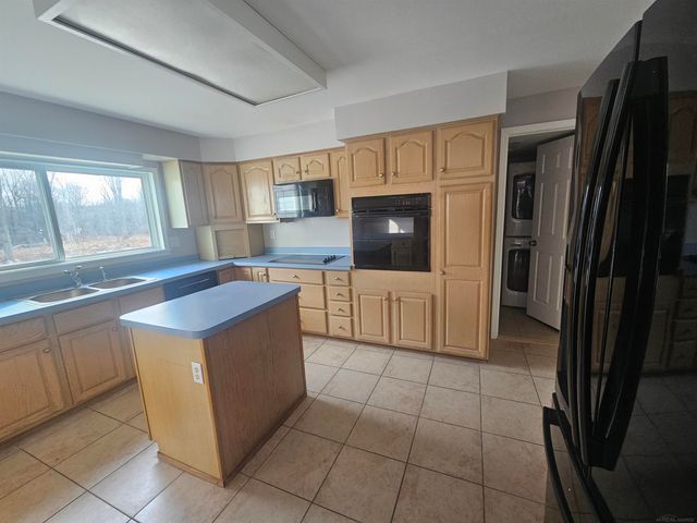 61861 Indian Trail, Ray, MI 48096