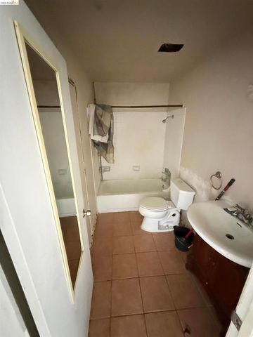 1875 Cherokee Dr 4, Salinas, CA 93906