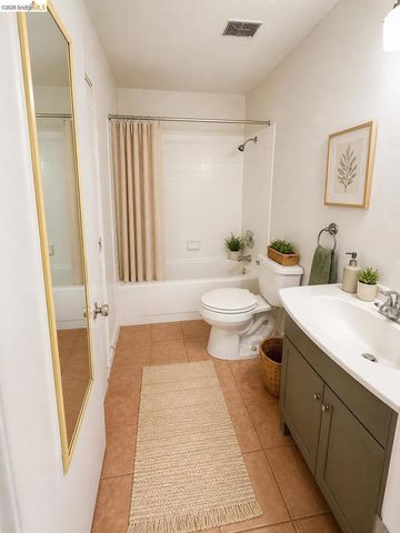 1875 Cherokee Dr 4, Salinas, CA 93906