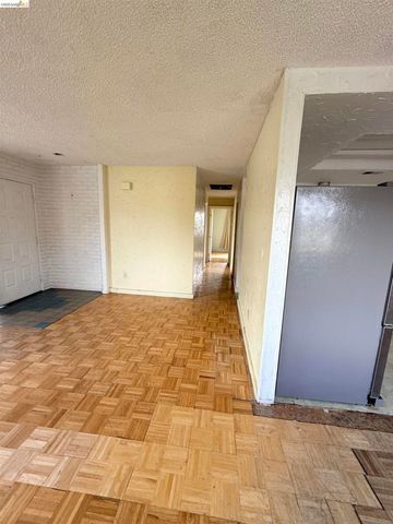1875 Cherokee Dr 4, Salinas, CA 93906