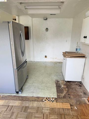 1875 Cherokee Dr 4, Salinas, CA 93906
