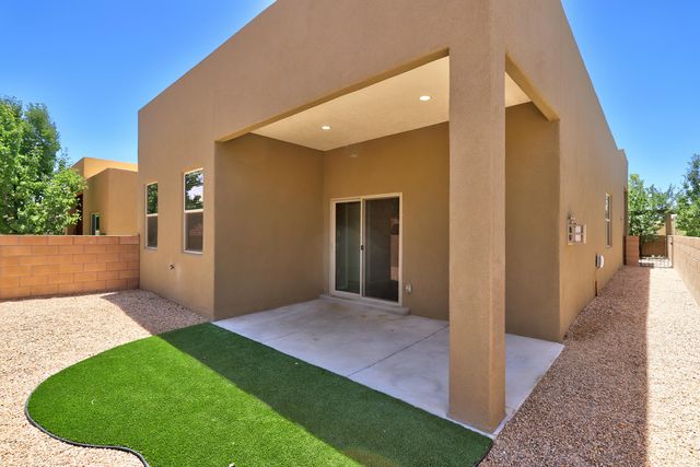 3237 Oakmount Drive SE, Rio Rancho, NM 87124