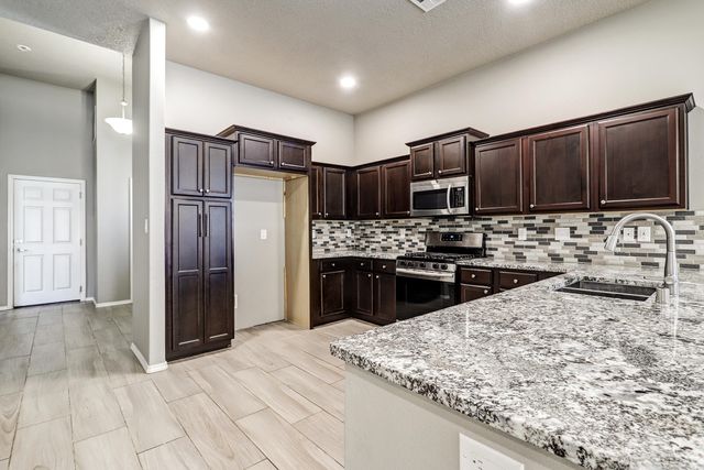 3237 Oakmount Drive SE, Rio Rancho, NM 87124
