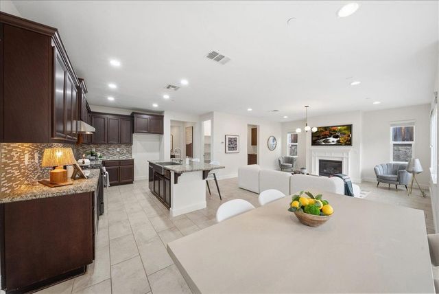 1380 Quigley Ct, Folsom, CA 95630