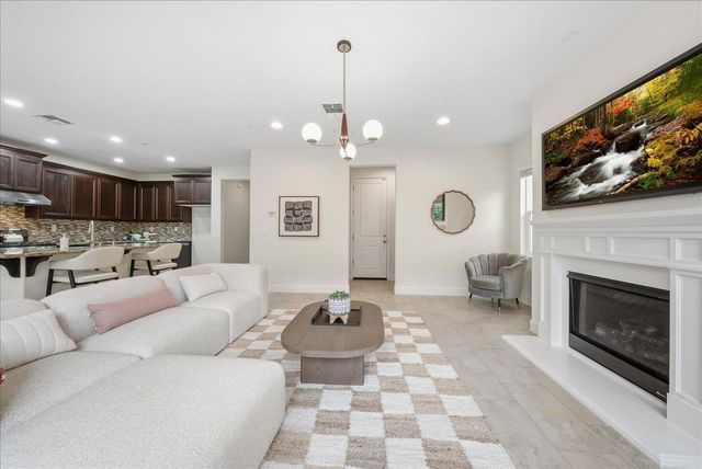 1380 Quigley Ct, Folsom, CA 95630