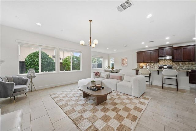 1380 Quigley Ct, Folsom, CA 95630