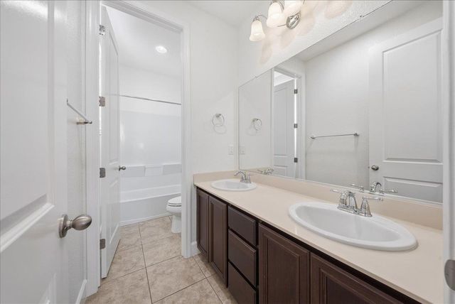 1380 Quigley Ct, Folsom, CA 95630