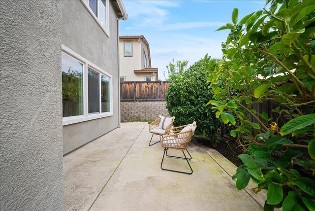 1380 Quigley Ct, Folsom, CA 95630