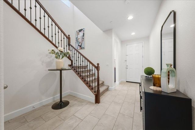 1380 Quigley Ct, Folsom, CA 95630