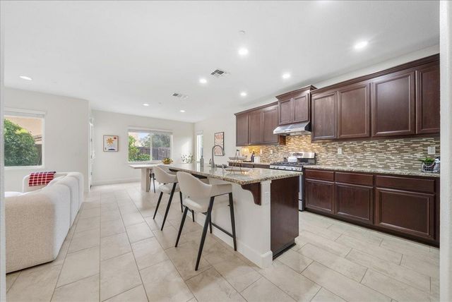 1380 Quigley Ct, Folsom, CA 95630