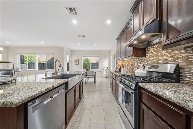 1380 Quigley Ct, Folsom, CA 95630