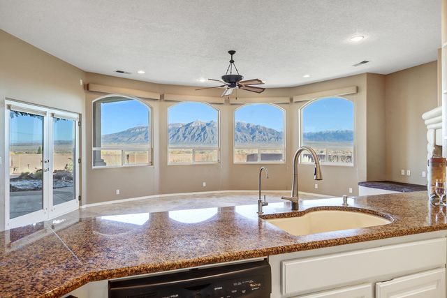 1 Coyote Canta Road, Corrales, NM 87048