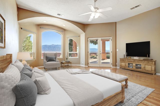 1 Coyote Canta Road, Corrales, NM 87048