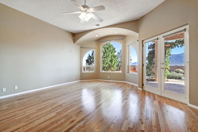 1 Coyote Canta Road, Corrales, NM 87048