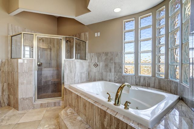 1 Coyote Canta Road, Corrales, NM 87048