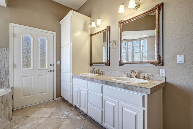 1 Coyote Canta Road, Corrales, NM 87048