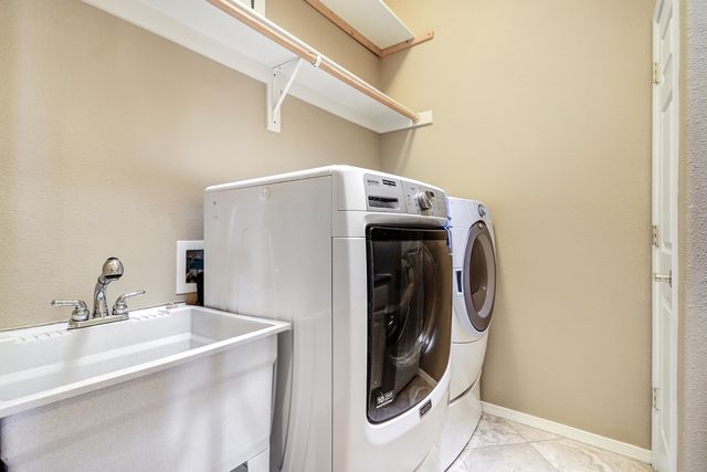 1 Coyote Canta Road, Corrales, NM 87048