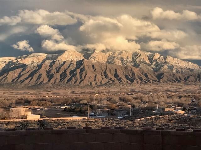 1 Coyote Canta Road, Corrales, NM 87048