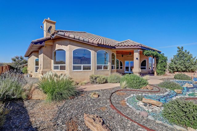 1 Coyote Canta Road, Corrales, NM 87048