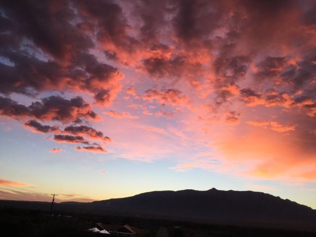 1 Coyote Canta Road, Corrales, NM 87048