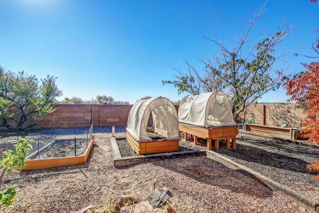 1 Coyote Canta Road, Corrales, NM 87048