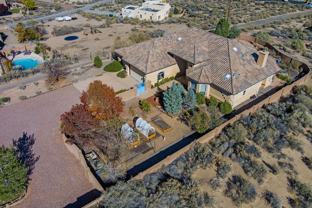 1 Coyote Canta Road, Corrales, NM 87048