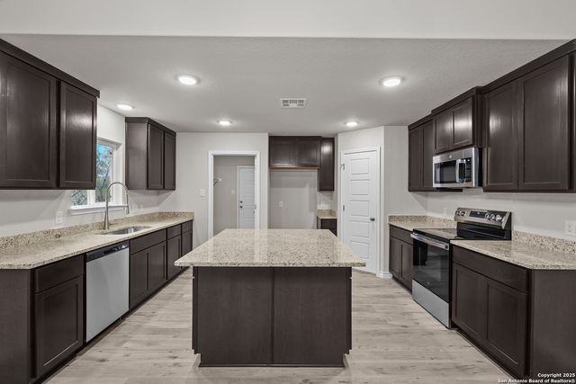 149 Sylas Hayes Loop, Pleasanton, TX 78064