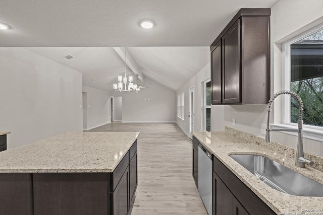 149 Sylas Hayes Loop, Pleasanton, TX 78064