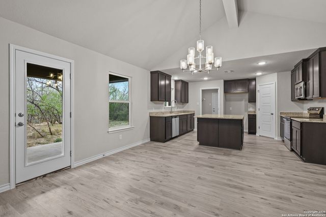 149 Sylas Hayes Loop, Pleasanton, TX 78064