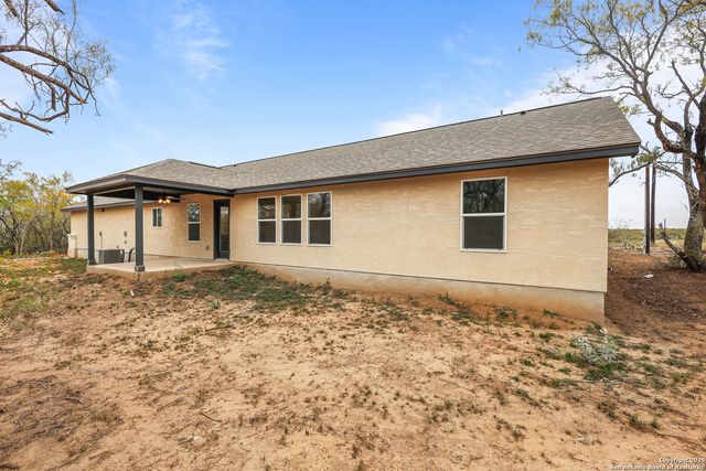 149 Sylas Hayes Loop, Pleasanton, TX 78064