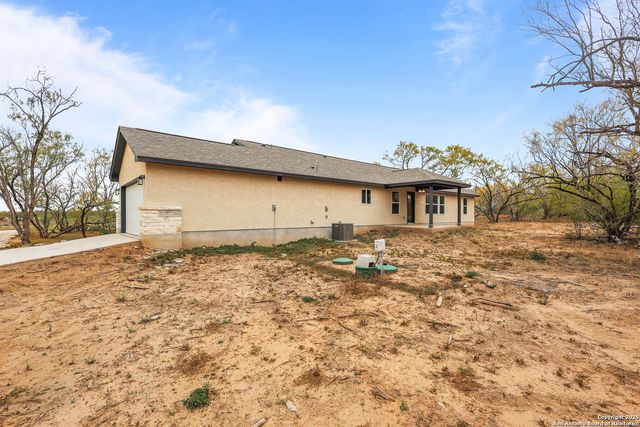 149 Sylas Hayes Loop, Pleasanton, TX 78064