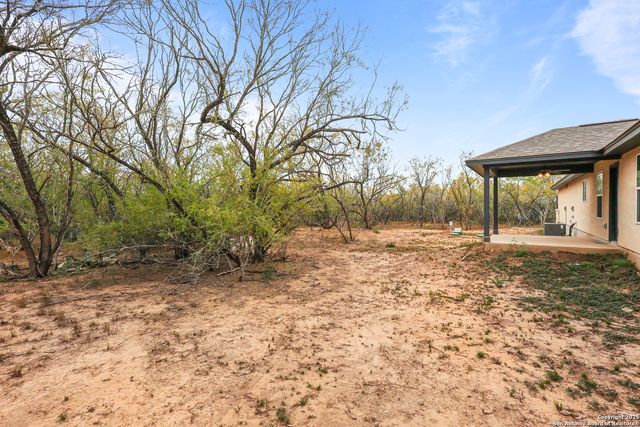 149 Sylas Hayes Loop, Pleasanton, TX 78064
