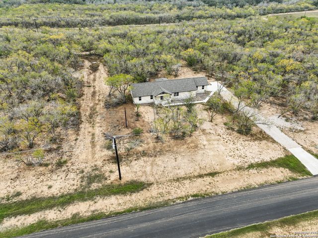 149 Sylas Hayes Loop, Pleasanton, TX 78064