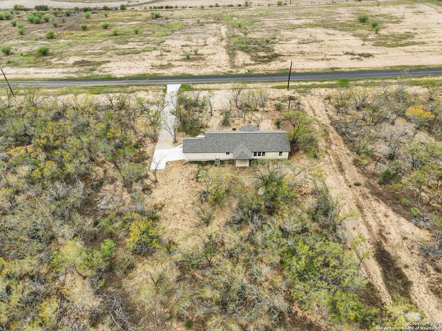 149 Sylas Hayes Loop, Pleasanton, TX 78064