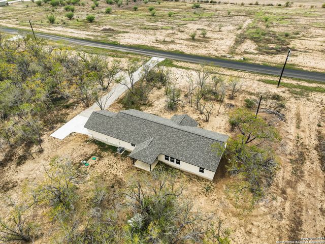 149 Sylas Hayes Loop, Pleasanton, TX 78064