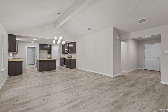 149 Sylas Hayes Loop, Pleasanton, TX 78064