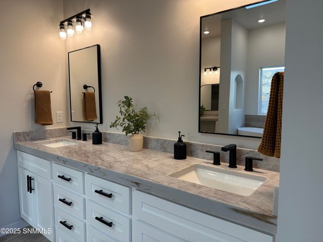 1047 Corte Aguila, Las Cruces, NM 88011