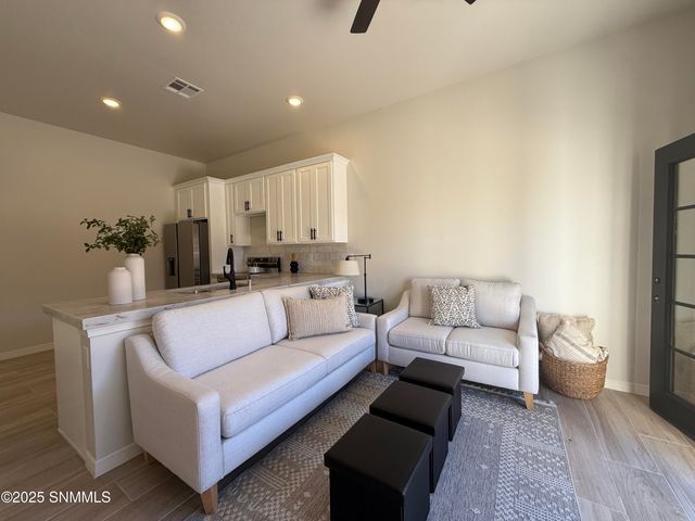 1047 Corte Aguila, Las Cruces, NM 88011