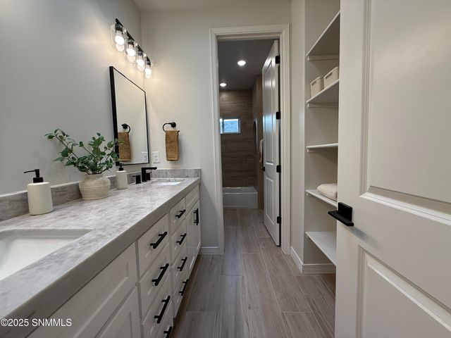 1047 Corte Aguila, Las Cruces, NM 88011