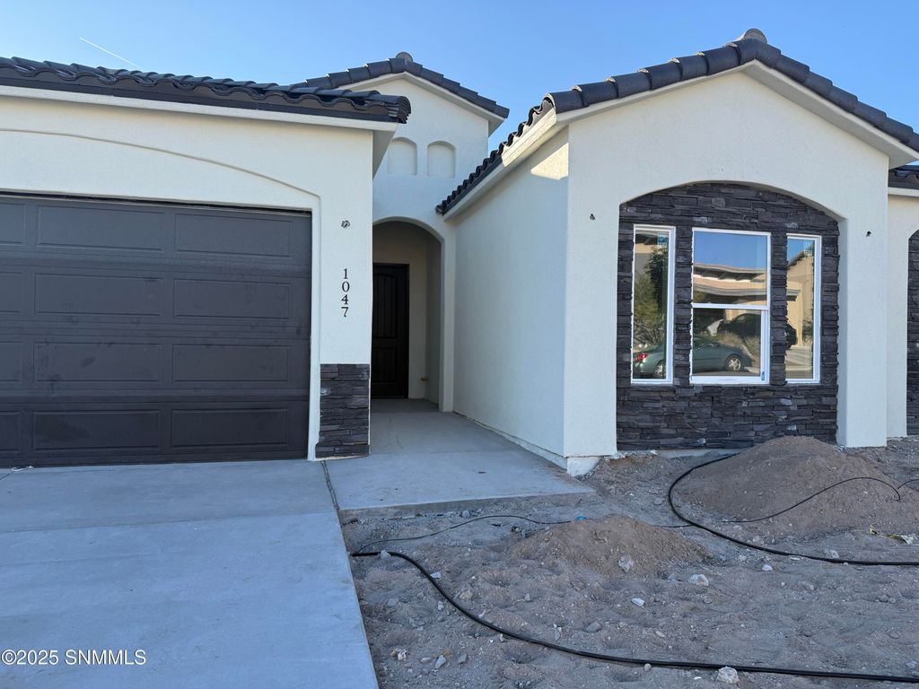 1047 Corte Aguila, Las Cruces, NM 88011