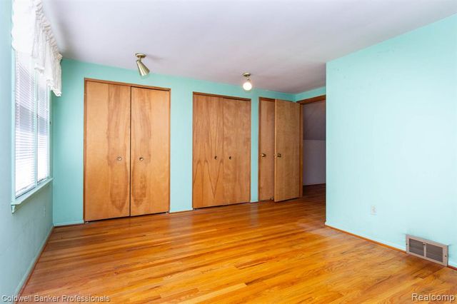 2135 Pontiac Drive, Sylvan Lake, MI 48320