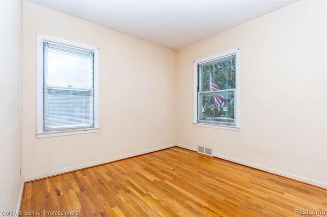 2135 Pontiac Drive, Sylvan Lake, MI 48320