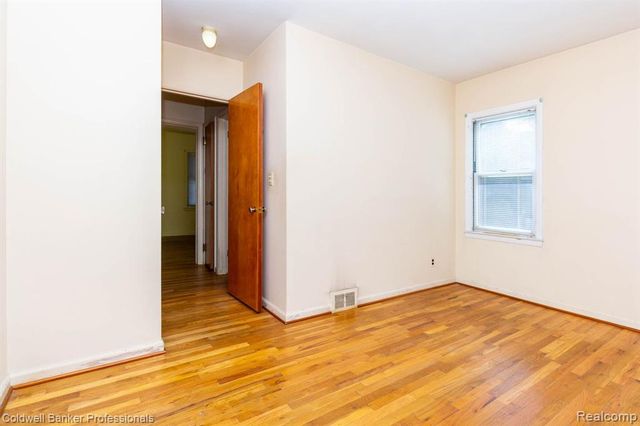 2135 Pontiac Drive, Sylvan Lake, MI 48320