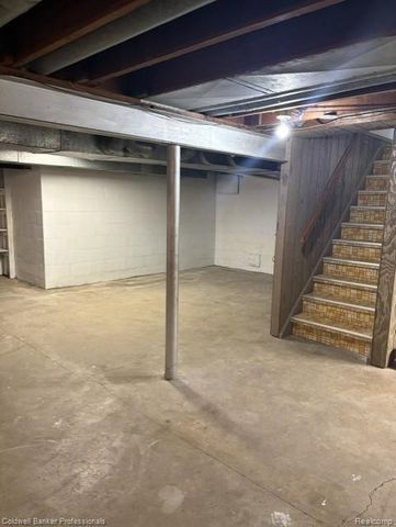 2135 Pontiac Drive, Sylvan Lake, MI 48320