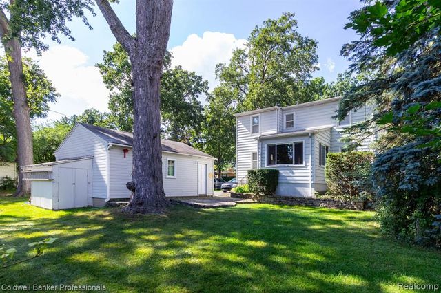 2135 Pontiac Drive, Sylvan Lake, MI 48320