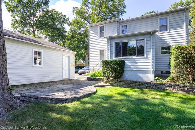 2135 Pontiac Drive, Sylvan Lake, MI 48320